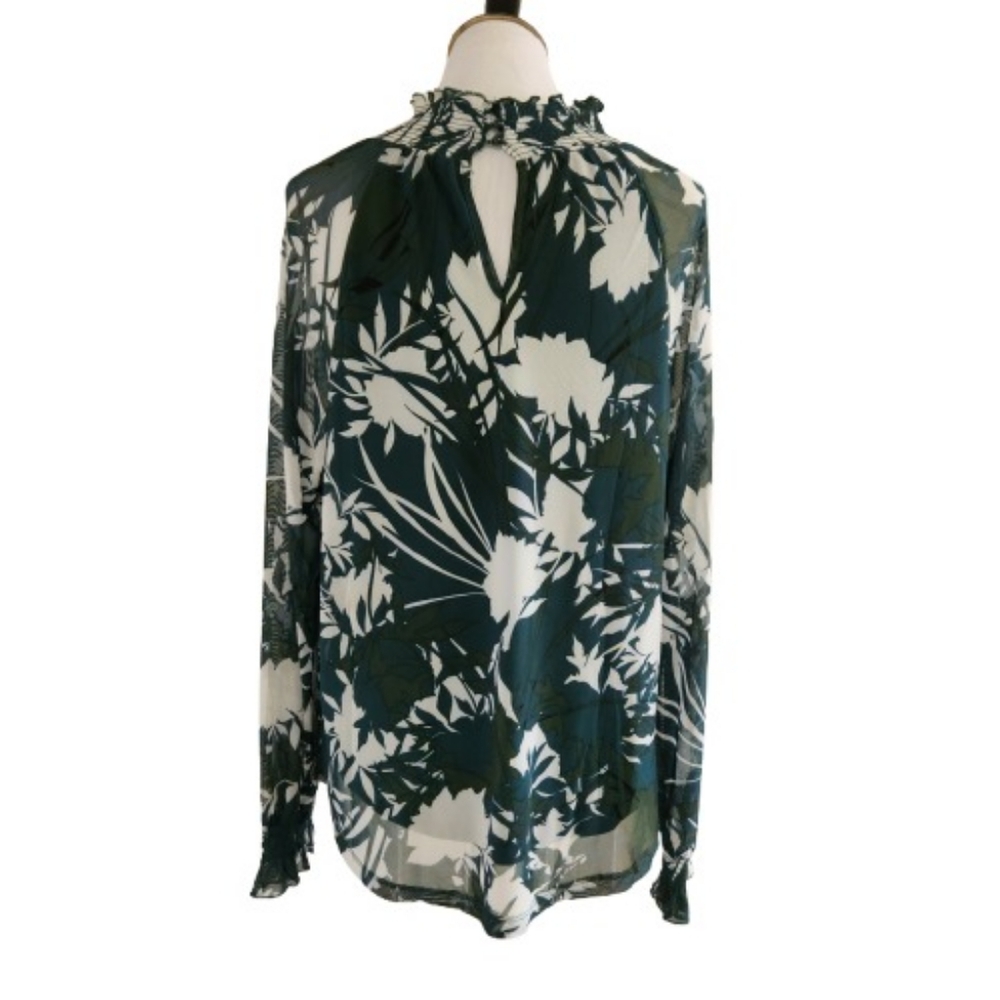 🆕️Kathy Ireland Green and White Abstract Floral Print Blouse - Picture 8 of 11